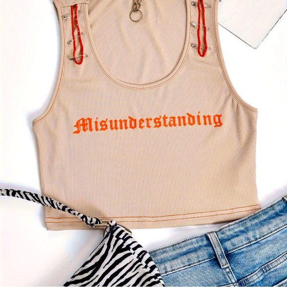 Misunderstanding Graphic Tee Tank Top Crop Safety Pin Pins Quirky Medium Women’s - Picture 1 of 7